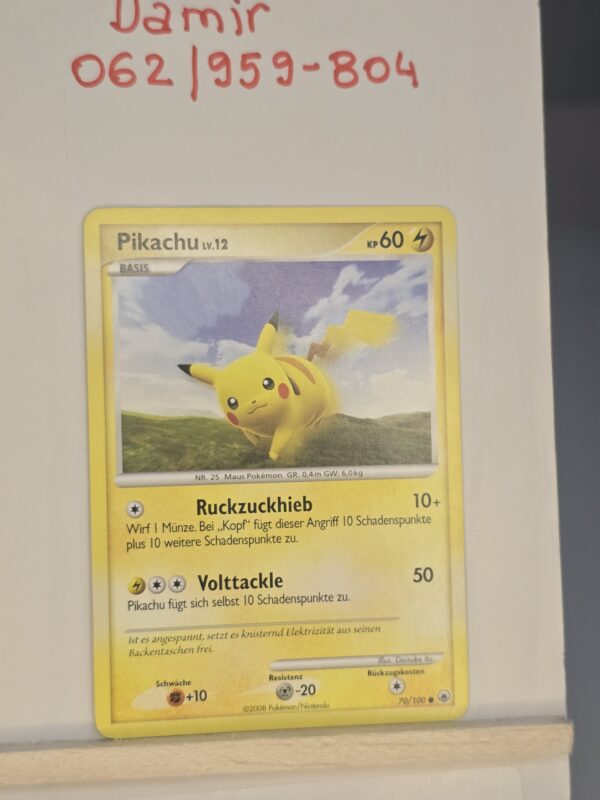 Pikachu #70/100 Pokemon Majestic Dawn