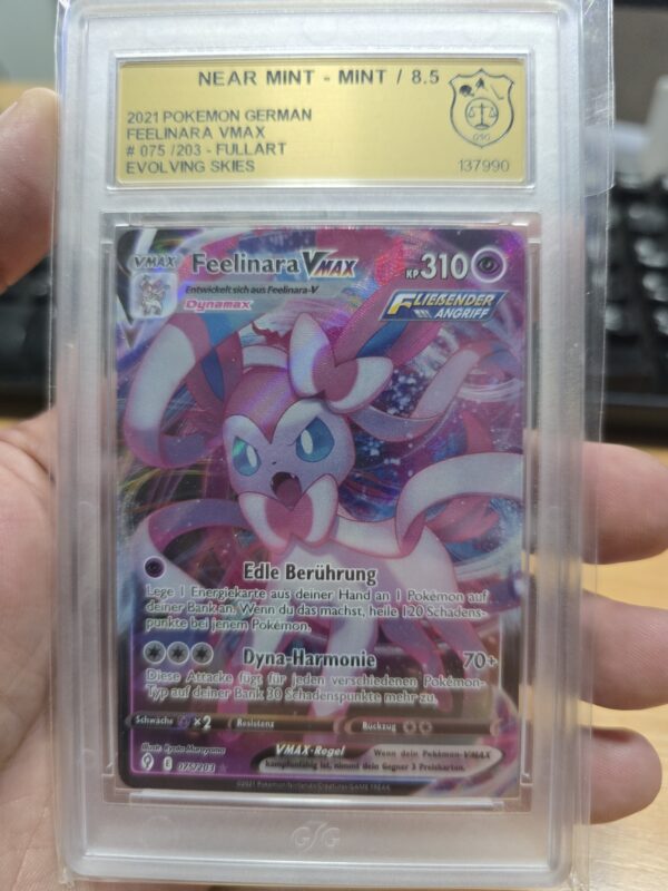 Sylveon VMAX #075/203 Pokemon Evolving Skies